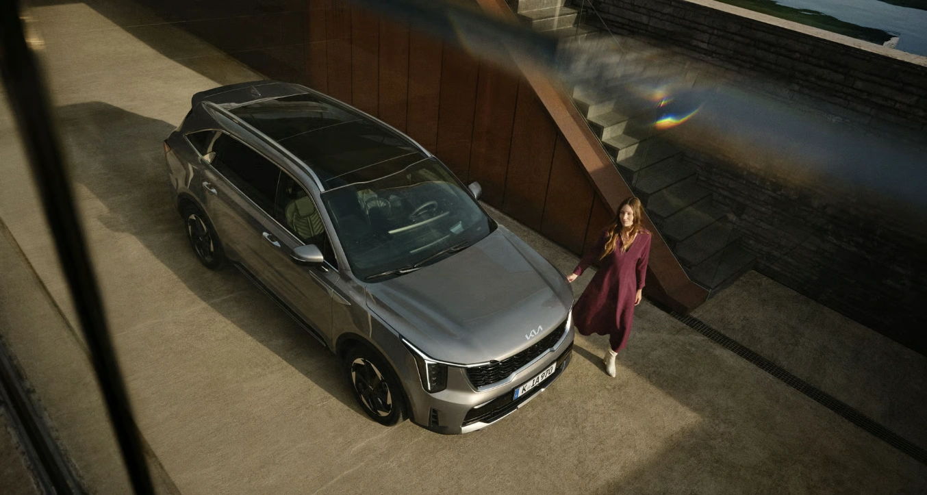 kia-sorento-my25-hev-top-shot-talent